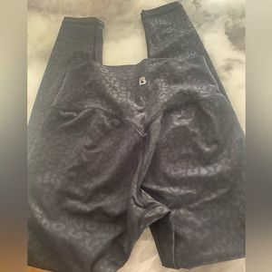 BuffBunny Rebel Leggings Size Small